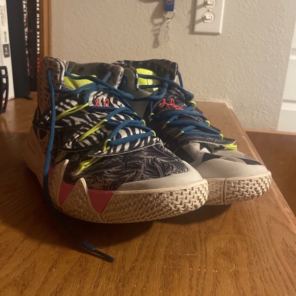 Kyrie 5s limited edition - Picture 2 of 4